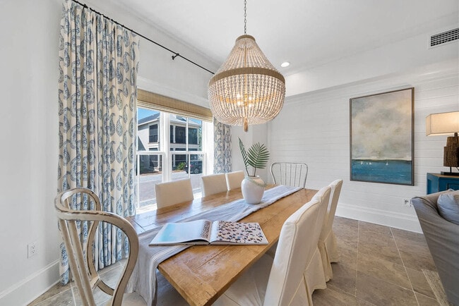 Building Photo - 49 Pleasant St