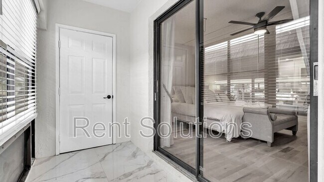 Building Photo - 10192 Seminole Island Dr