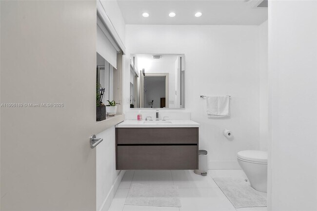 Building Photo - 415 Rovino Ave