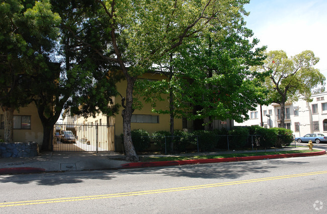 Building Photo - 5000 Romaine St
