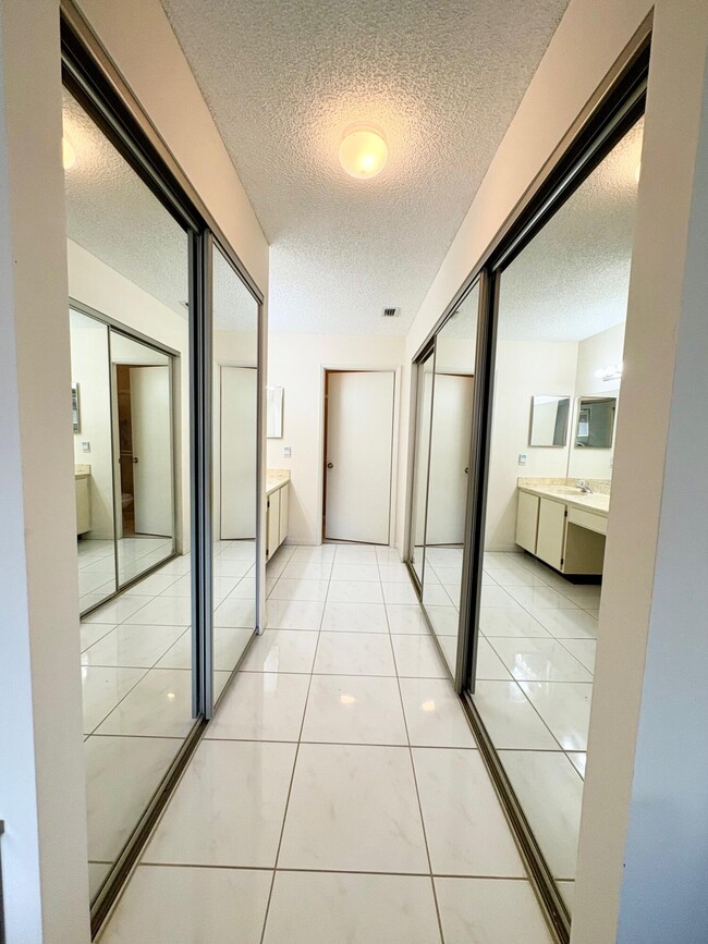 Building Photo - 8279 Summerbreeze Ln
