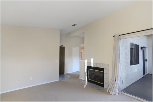 Building Photo - 1 Bedroom Ritz Pointe Condo!