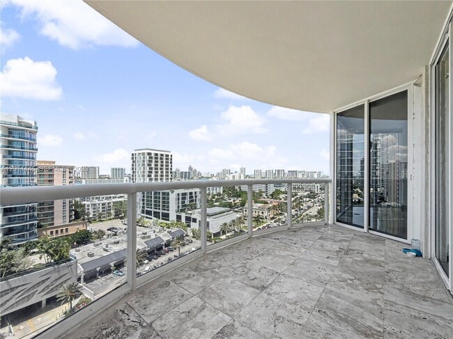 Building Photo - 17555 Collins Ave