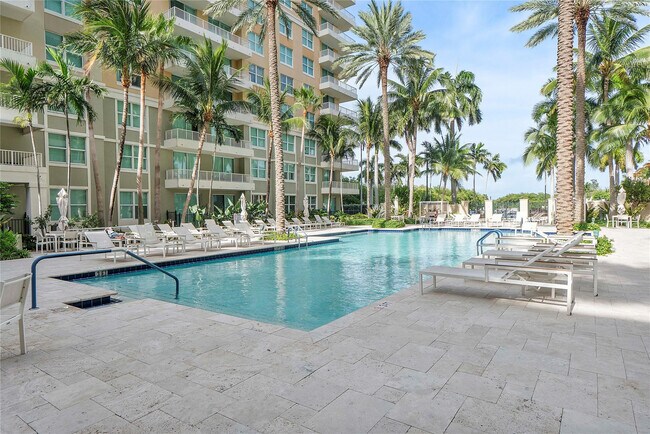 Building Photo - 625 Casa Loma Blvd