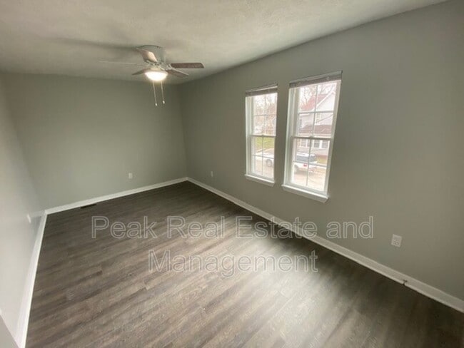 Building Photo - 1011 Logan St SE