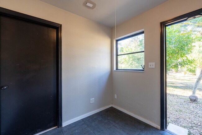 Building Photo - Country-Style Sarasota Living on a Full Acre - Pool Home with Oversized Workshop — Move-In Ready Now