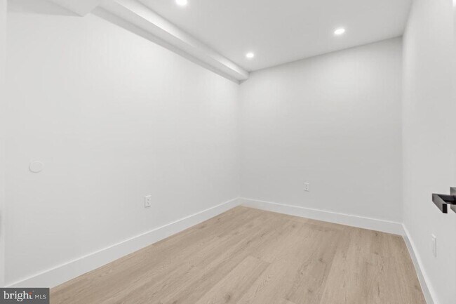 Building Photo - 3923 14th St NW