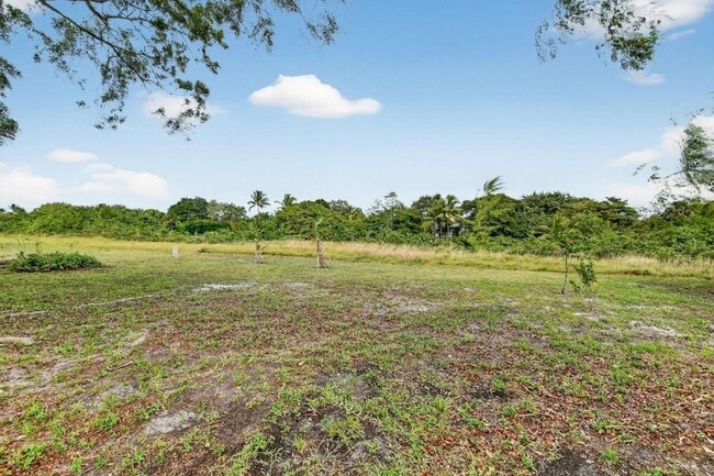 Building Photo - 291 NW 7th Ct