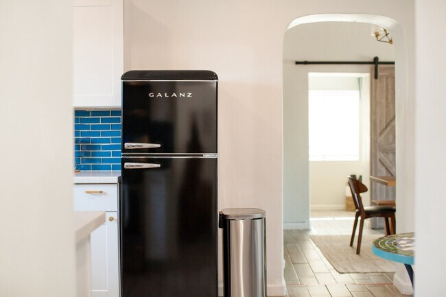 Building Photo - 1314 S 8th Ave