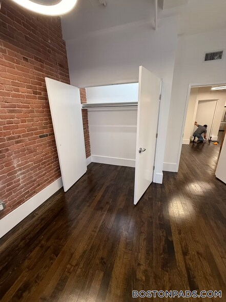 Building Photo - 190 High St