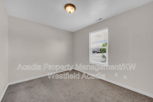Building Photo - 25 E 2250 N