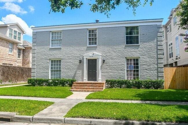Building Photo - 2718 Wroxton Rd
