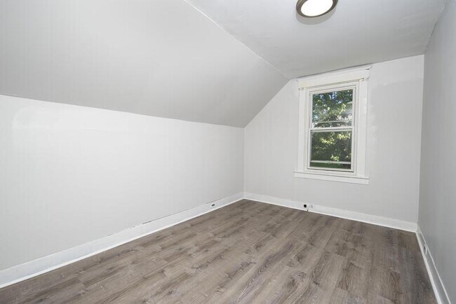 Building Photo - 1130 1st St