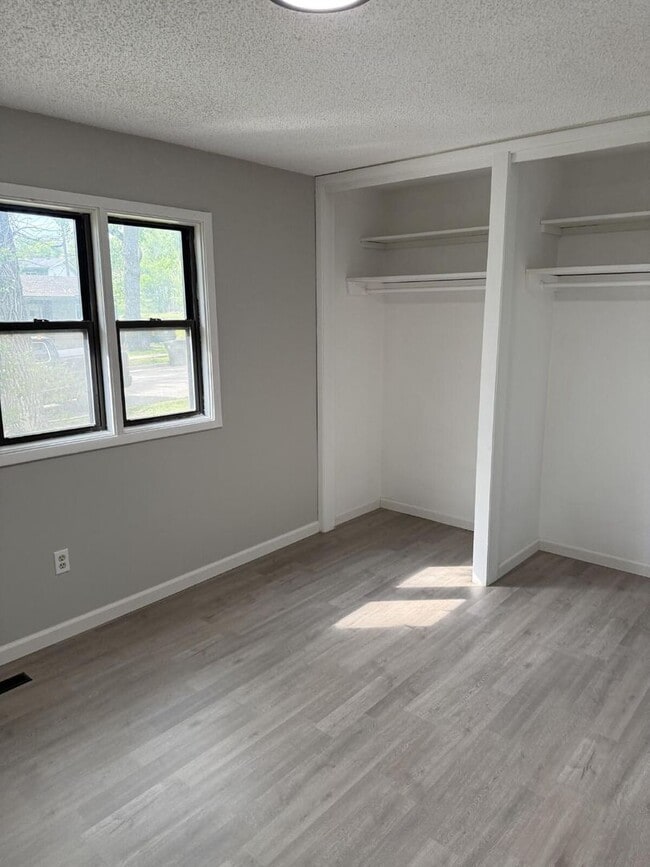 Building Photo - "Charming 4-Bedroom with 2 Baths in Topeka...