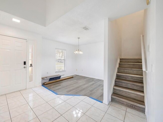 Building Photo - 981 SW McElroy Ave