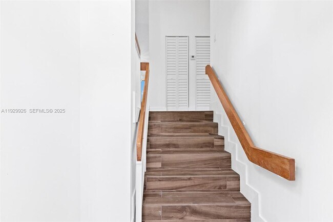 Building Photo - 15569 N Miami Lakeway