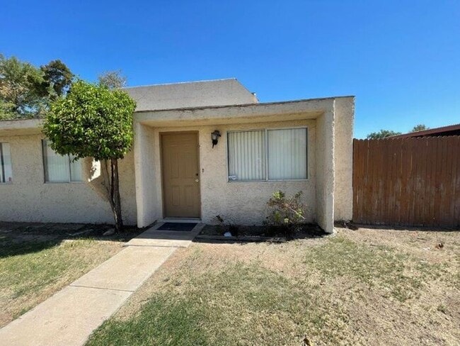 Primary Photo - 944 S Valencia