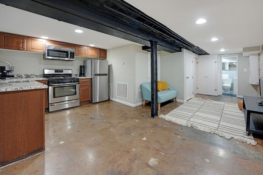 Building Photo - 520 Lamont St NW