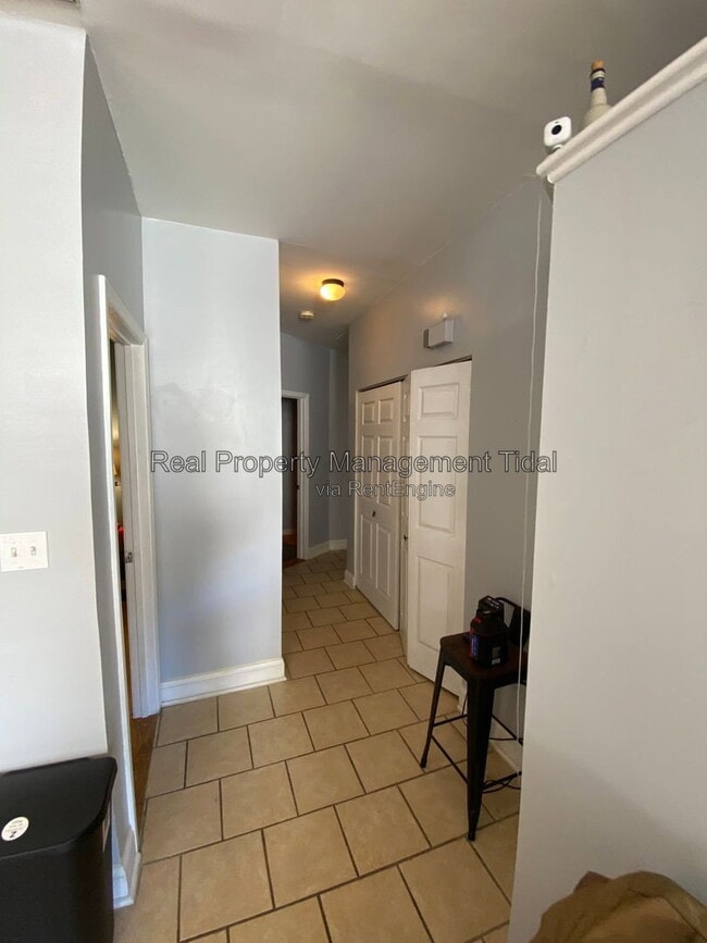 Building Photo - 475 Crosland Ct