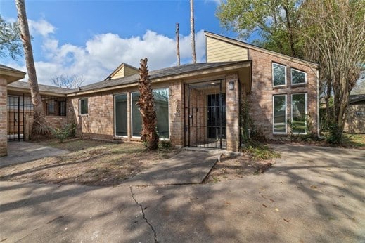 Building Photo - 15214 La Mancha Dr