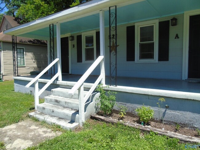 Building Photo - 521 Oshaughnessy Ave NE