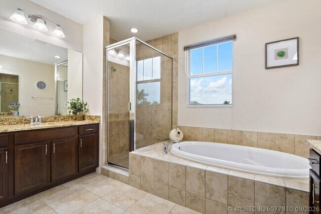 Building Photo - 16310 Oakview Dr
