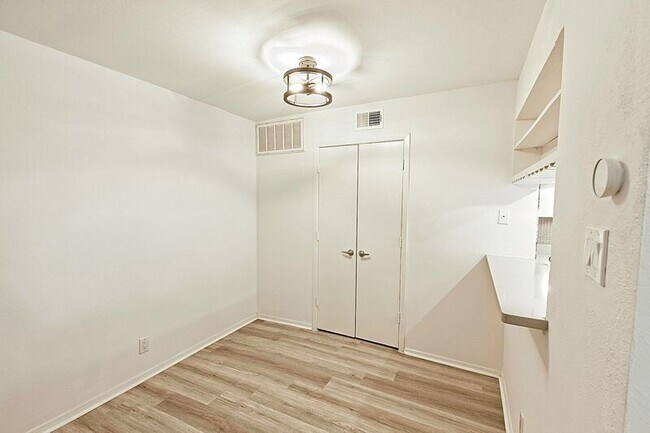 Building Photo - 4800 Northway Dr