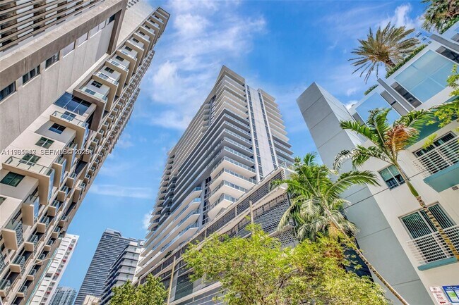 Building Photo - 1010 SW 2nd Ave