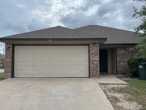 Building Photo - Beautiful 3BD Home on Corner Lot with Fenced Yard & 2-Car Garage in Sonterra