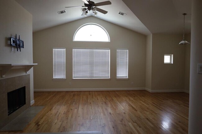 Building Photo - 3605 Main Plaza Dr