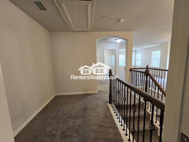 Building Photo - MOVE IN READY - Spacious 2-story townhouse...