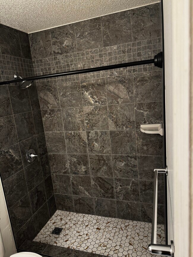 Building Photo - 1601 N Innsbruck Dr