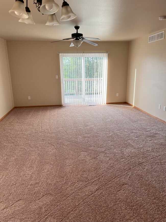 living room facing deck - 1480 Palisades Dr