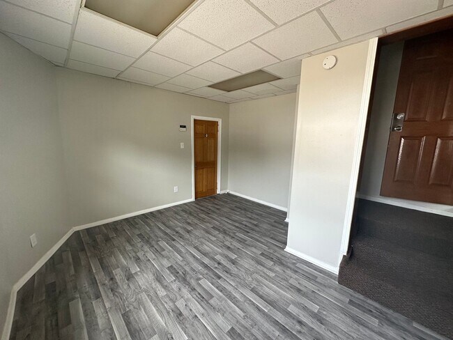 Building Photo - Remodeled 4-Bedroom, 1-Bathroom Home with Large Garage – $1,550/Month | Accepting Section 8