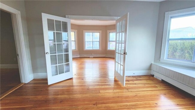 Building Photo - 126 Welles St