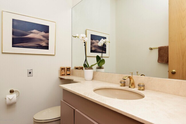 Building Photo - West End Aspen Home