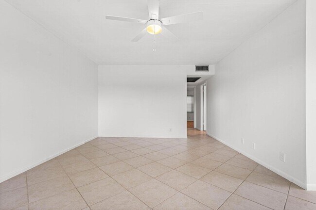 Building Photo - 74 Mansfield B