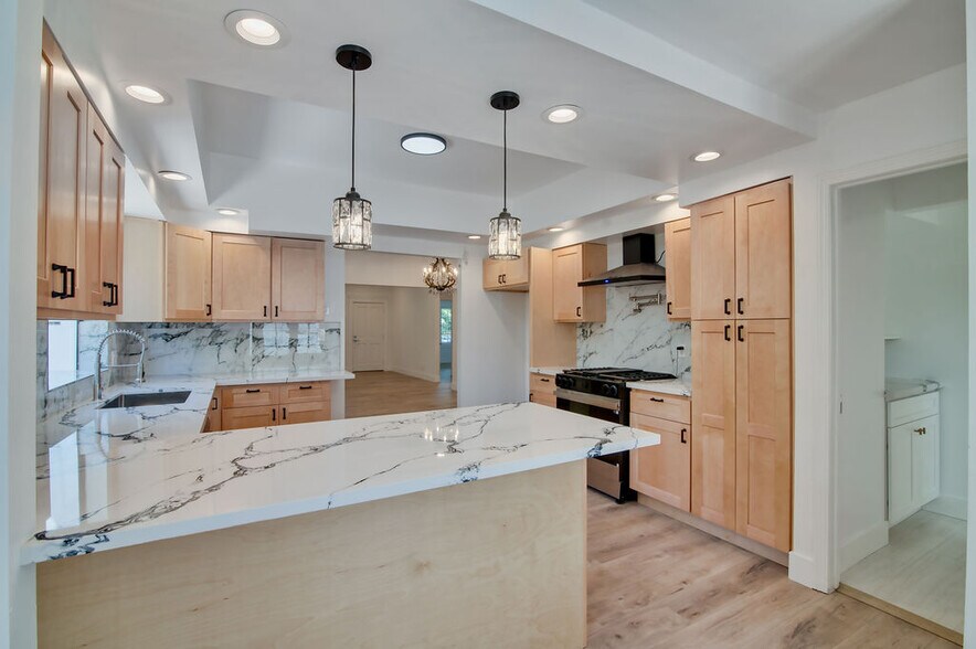Building Photo - 641 N Martel Ave