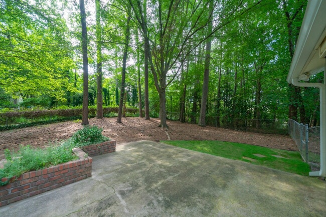 Building Photo - 170 Cedar Trce
