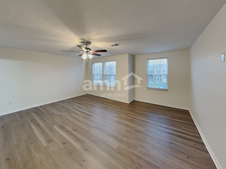 Building Photo - 524 Corbel Dr