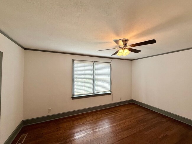 Building Photo - 3BR Normaltown Charmer