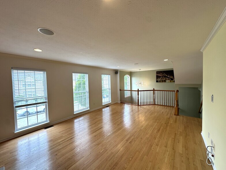 Building Photo - 189 Blue Grass Cir