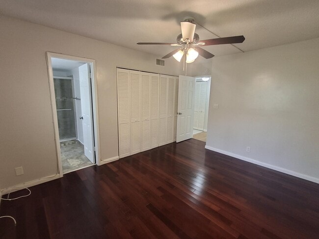 Building Photo - 512 Gardens Dr