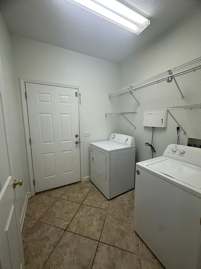 Building Photo - Tartan Pines Subdivision! Golf Course Comm...