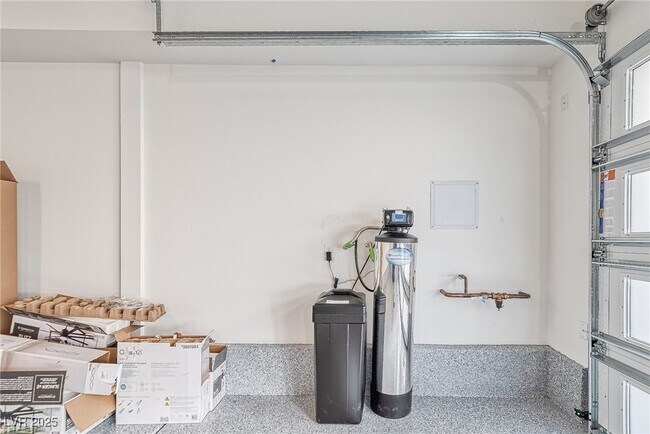 Building Photo - 643 Grey Saker St