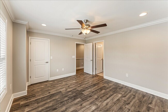 Building Photo - 420 Flt Rdg Wy