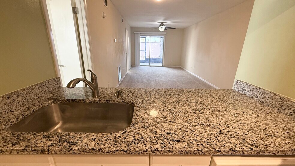 Building Photo - 3802 N Oak Dr