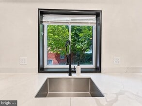 Building Photo - 519 N 38th St