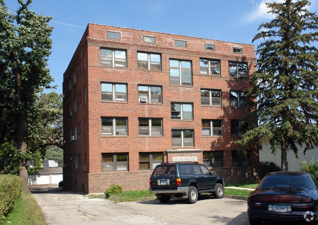 Building Photo - 2925 Grand Avenue