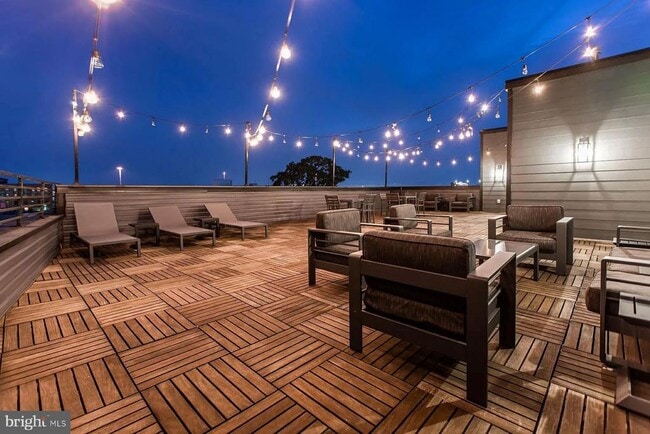 Building Photo - 1702 Light St